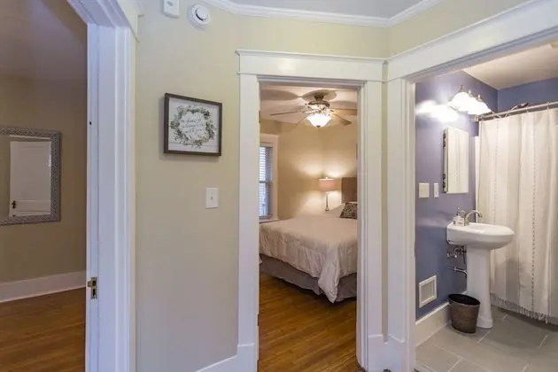 Red Nashville Beauty 3BD/2BT - 12Min from Downtown - İç Mekan