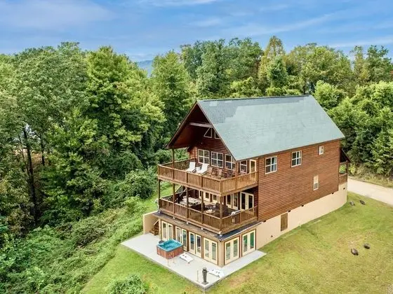 Red Oak by Avantstay Secluded Home w/ Gorgeous Views, Pool, Hot Tub & Large Deck
