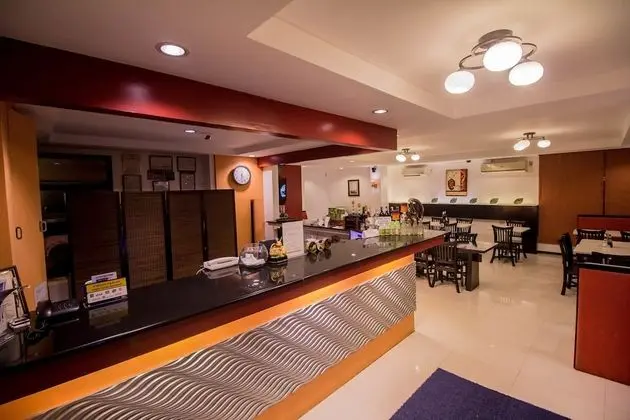 The Red Palm Suites and Restaurant - Lobi