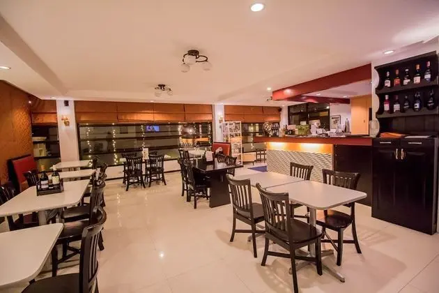 The Red Palm Suites and Restaurant - Yerinde Yemek