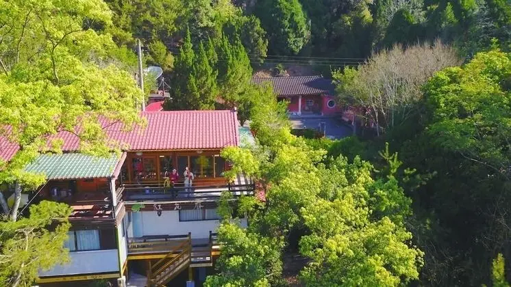 Red Villa