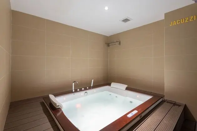 Red River View Hotel - Havuz