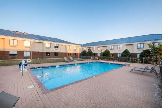 Red Roof Inn Bentonville