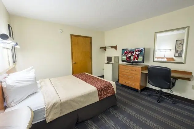 Red Roof Inn Clarksville