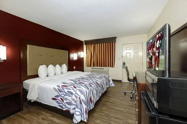 RED ROOF INN COLUMBUS, MS