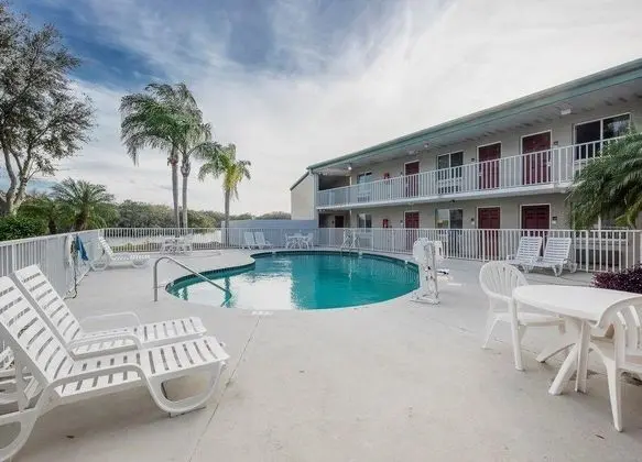 RED ROOF INN ELLENTON