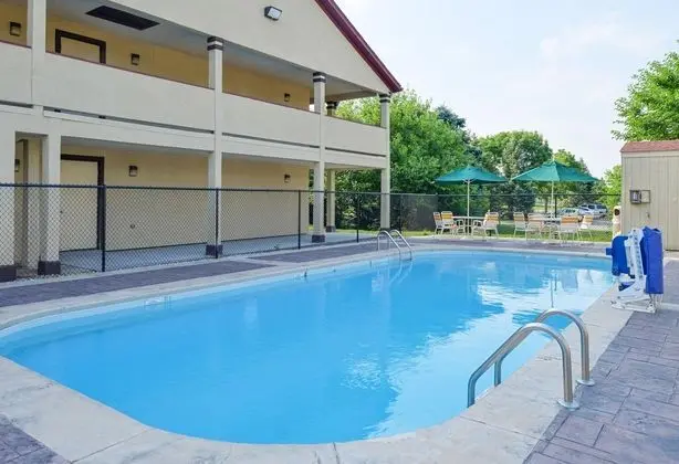 Red Roof Inn Greenwood