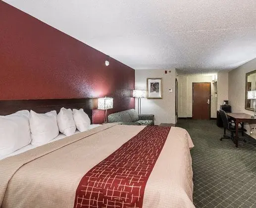 Red Roof Inn Hartford - 1
