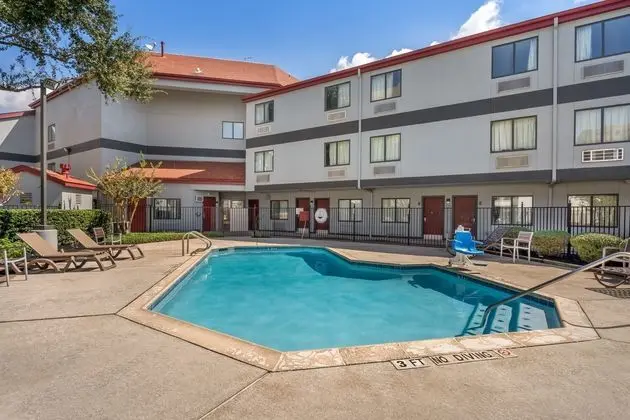 Red Roof Inn Houston Brookhollow - Havuz