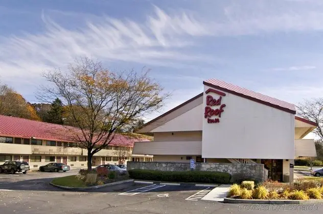 Red Roof Inn Mystic