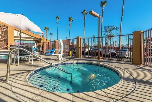 Red Roof Inn PLUS+ Chula Vista - Havuz