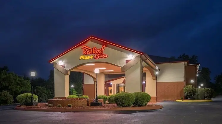 Red Roof Inn PLUS+ & Suites Opelika