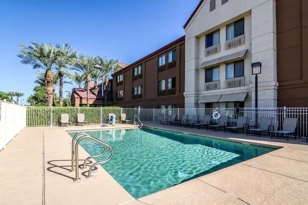 Red Roof Inn PLUS+ Tempe - Phoenix Airport - Havuz