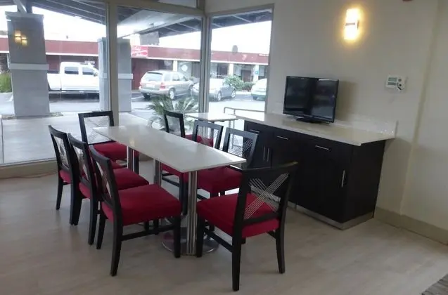 Red Roof Inn Redding - Yerinde Yemek
