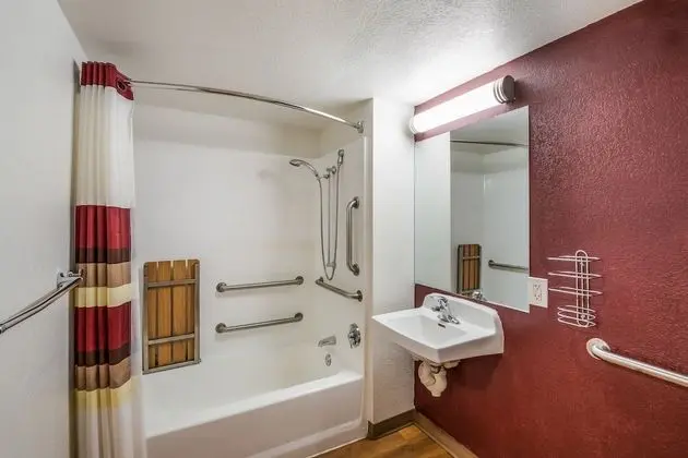 Red Roof Inn Rochester - Airport - Banyo Tipleri