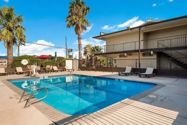 Red Roof Inn San Antonio E – Frost Bank Center - Havuz