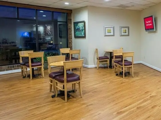 Red Roof Inn & Suite Wyhteville - Genel