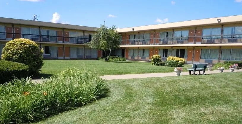 Red Roof Inn & Suites Battle Creek