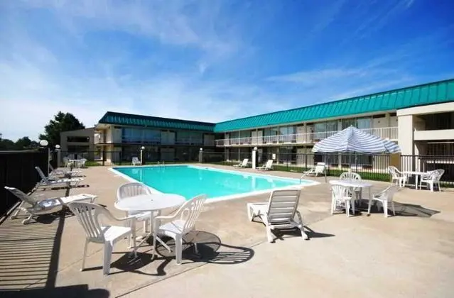 Red Roof Inn & Suites Cave City