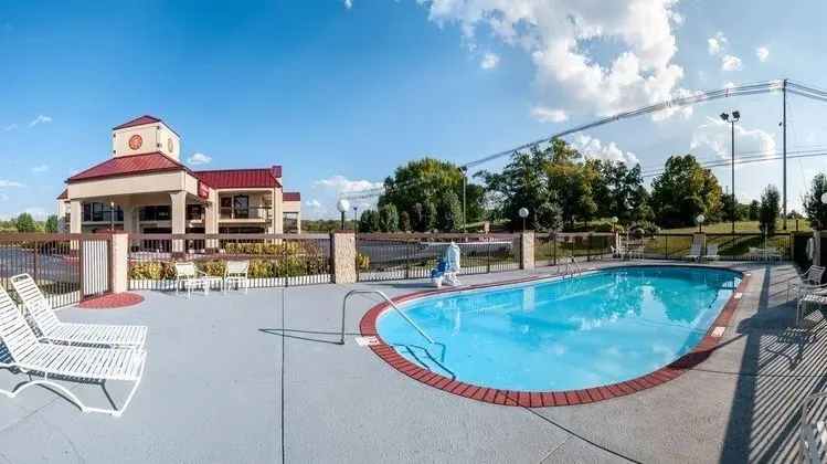 Red Roof Inn & Suites Clinton