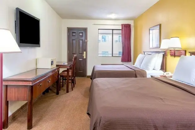 Red Roof Inn & Suites Denton