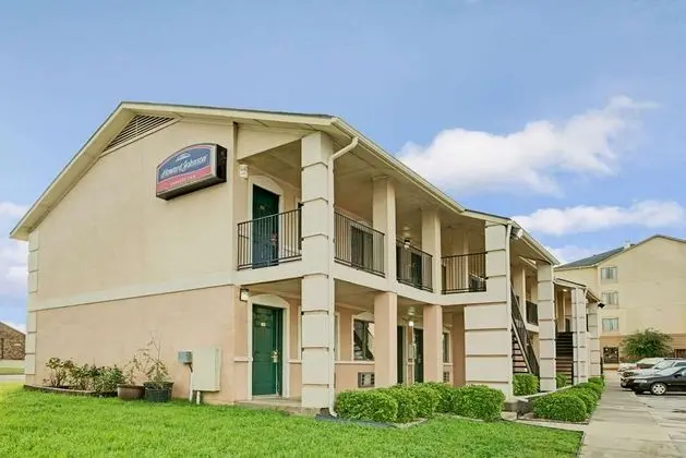 Red Roof Inn & Suites Denton