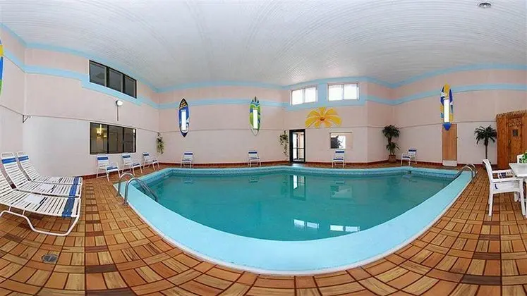 Red Roof Inn & Suites Hermitage