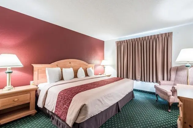 Red Roof Inn & Suites Knoxville East