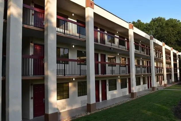 Red Roof Inn & Suites Lincoln