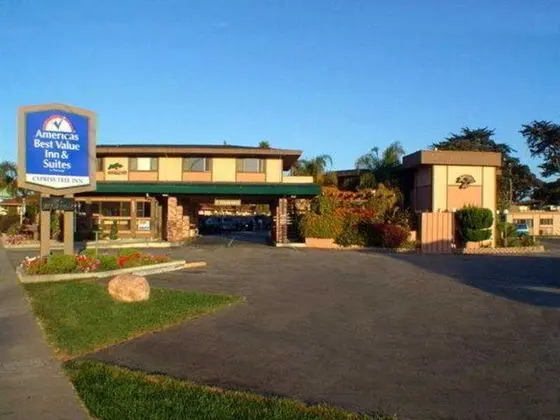 Red Roof Inn & Suites Monterey