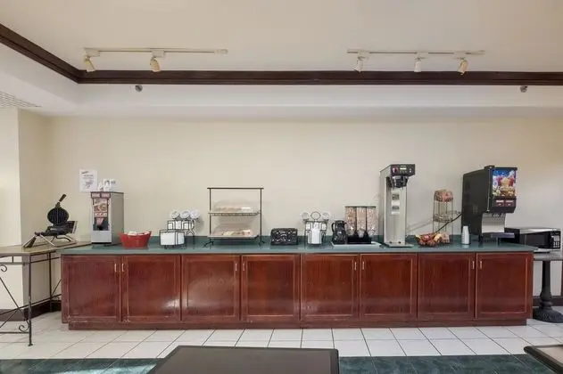 Red Roof Inn & Suites Newnan