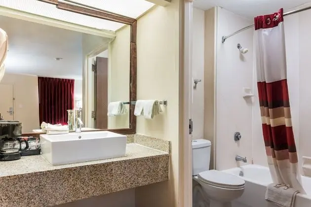 Red Roof Inn & Suites Texarkana