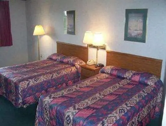 Red Roof Inn & Suites Wapakoneta
