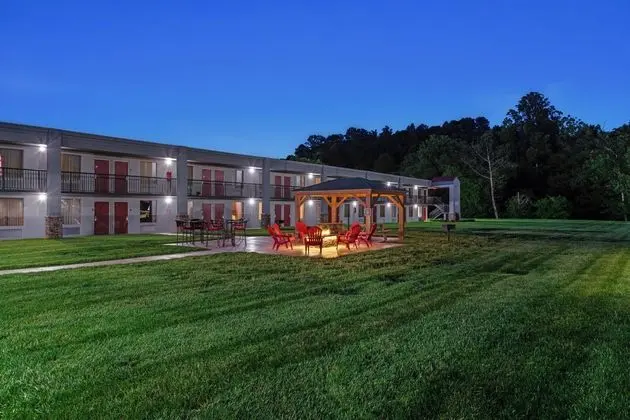 Red Roof Inn & Suites Wilkesboro - Dış Mekan