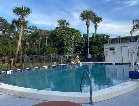 Red Roof Inn Vero Beach - I-95 - Havuz