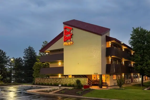 Red Roof PLUS+ Chicago - Willowbrook