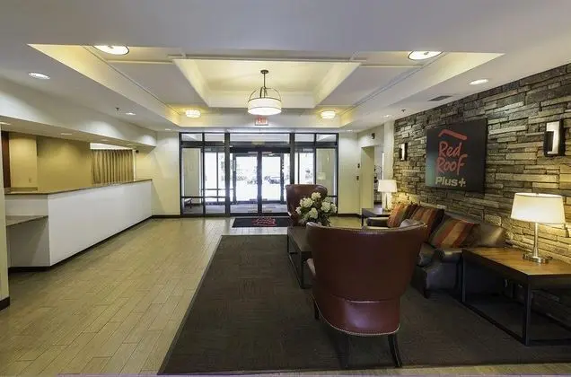 Red Roof PLUS + Gainesville