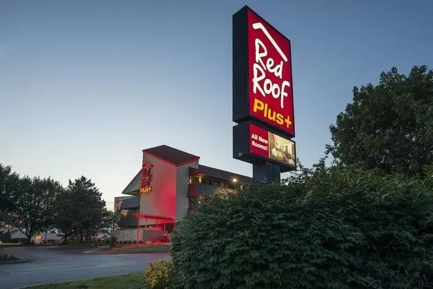 Red Roof Plus St Louis - Forest/Hampton Ave