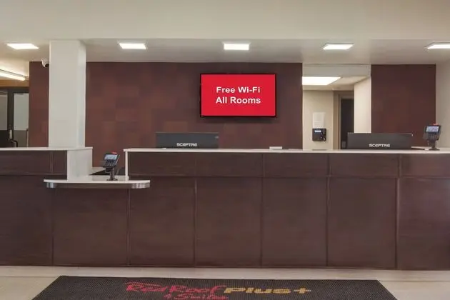 Red Roof PLUS+ & Suites Erie - Lobi
