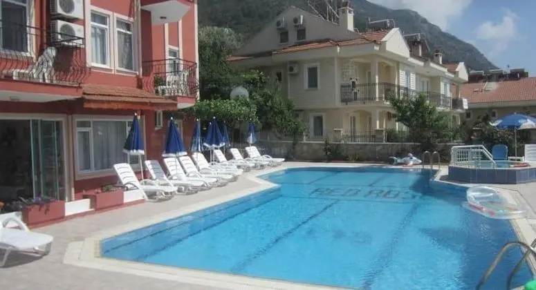 Hotel Red Rose - Açık Havuz