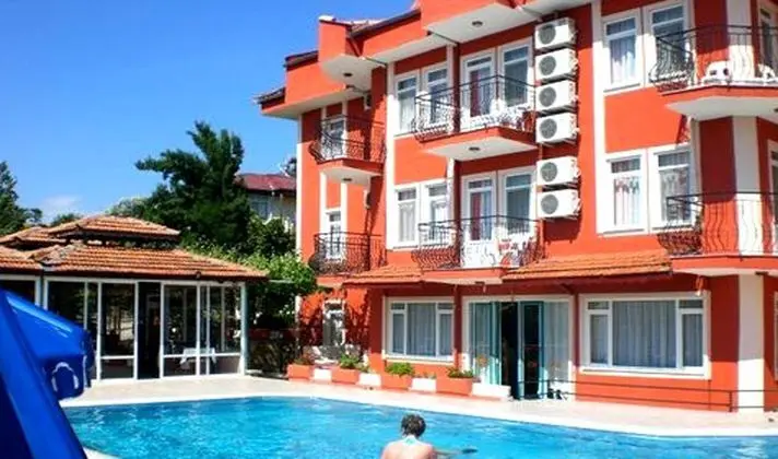 Hotel Red Rose - Havuz