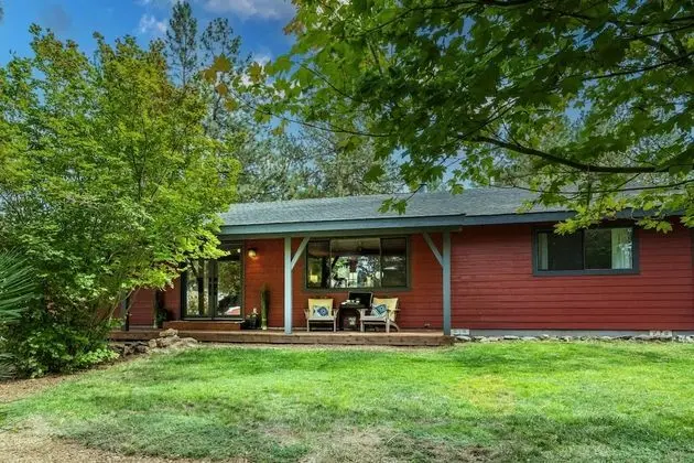 Red Rover by Avantstay 35 Mins to Mt Bachelor 10 Mins to Town Centre Hot Tub!