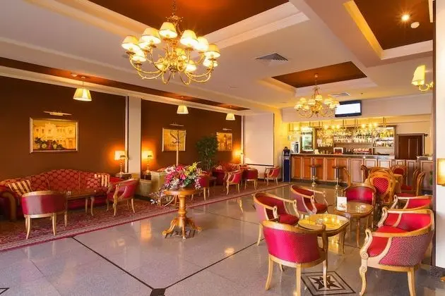 Red Royal Hotel - Lobi