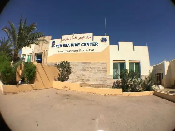 Red Sea Dive Center - Hotel & Dive Center - Dış Mekan