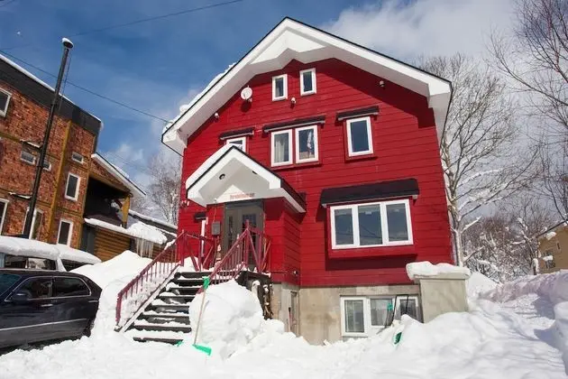 The Red Ski House - Öne Çıkan Resim