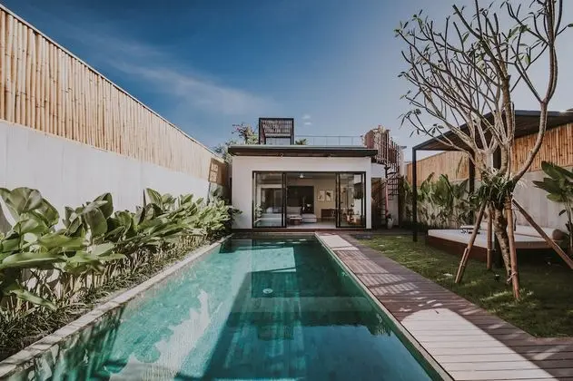 RED SUNSET VILLA CANGGU 5 MIN WALK BEACH - Havuz