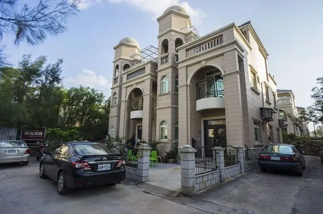 Red Tomato Modern Branch