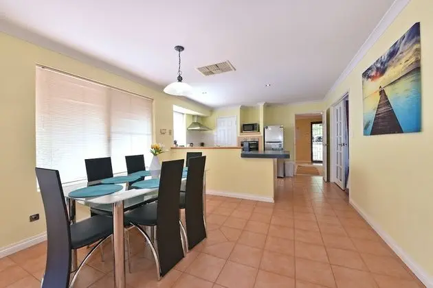 Redcliff Home Close to City & Airport - Oda Düzeni
