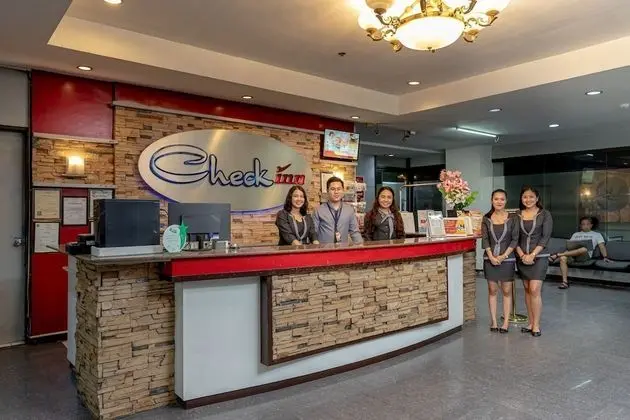 RedDoorz Check Inn Bacolod - Lobi