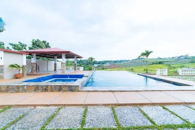 RedDoorz @ City Market Tagaytay - Havuz